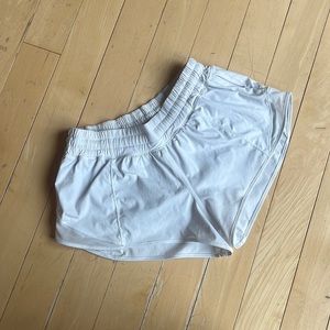 Lululemon Hotty Hot Low-Rise Lined Short 2.5"